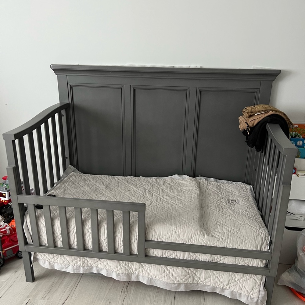 Baby crib New used couple times In very good condition